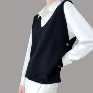 Women’s Merino Wool Vest – V-Neck Sleeveless Knit Waistcoat with Buttons, 100% Wool Pullover for Autumn Winter